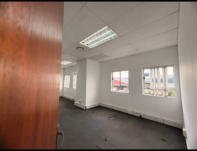 1,412M² WAREHOUSE TO LET IN MEADOWDALE